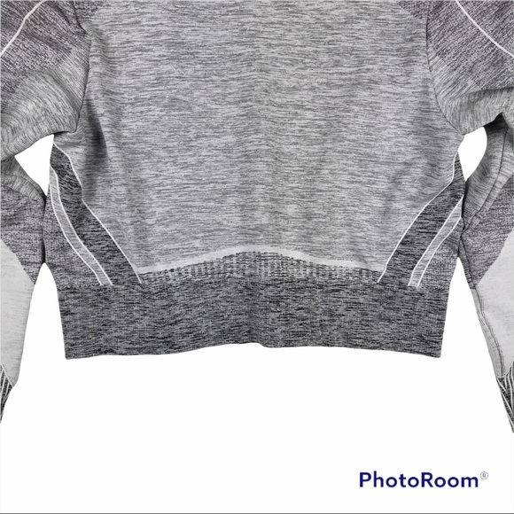 Athleta Agile Heather Gray Long Sleeve Crop Top - Picture 6 of 12